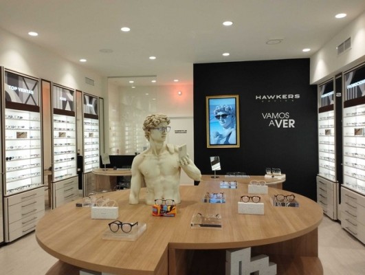 Hawkers continúa su expansión y abre una óptica en Valencia

