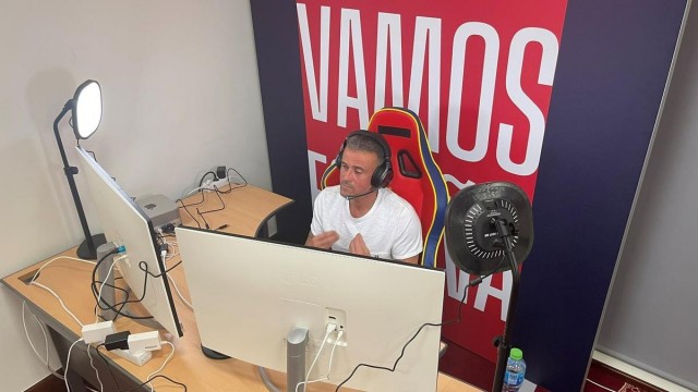 Luis Enrique dona los 30.000 euros ganados en Twitch durante el Mundial
