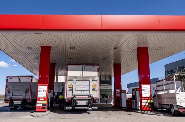 La bonificación de 20 céntimos al carburante de los transportistas bajará a 10 céntimos desde el sábado