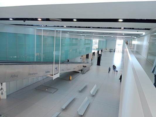 El aeropuerto de Corvera busca pasajeros en Francia