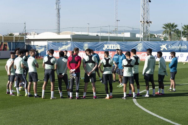 Setién ya tiene a los internacionales y prueba el estado de Albiol
