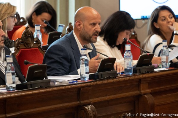 La 'guerra del recibo del agua' se debate en el Pleno: 18 enmiendas, facturas y descuentos que no convencen a todos