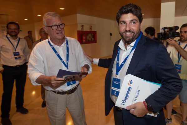 La oposición dispara contra Miras y 