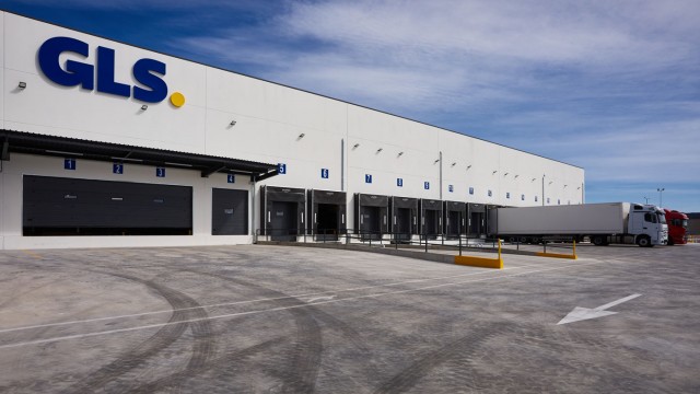 GLS se sube al 'boom' logístico de Alicante: abre 'hub' en Monforte y se alía con Carrefour