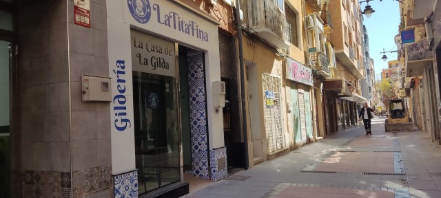 La Tita Fina, una tienda degustación, se sube al barco de la renovación en la calle San Fernando 