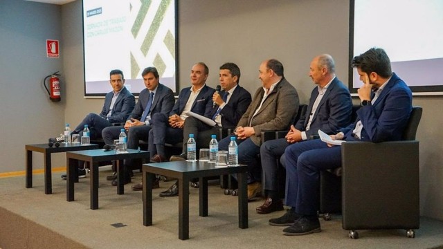 Mazón promete un plan de choque para relanzar las renovables