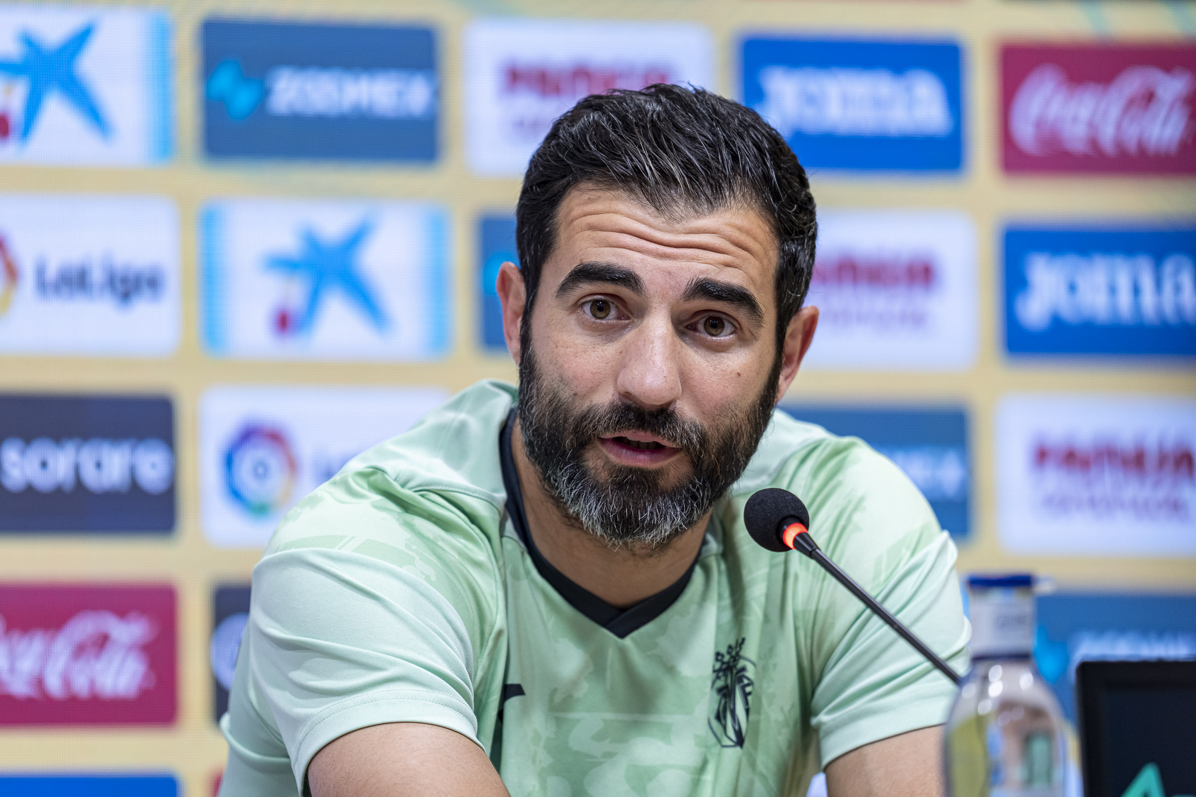 Raúl Albiol se muestra optimista con su renovación y revela que Gerard estará varias semanas fuera