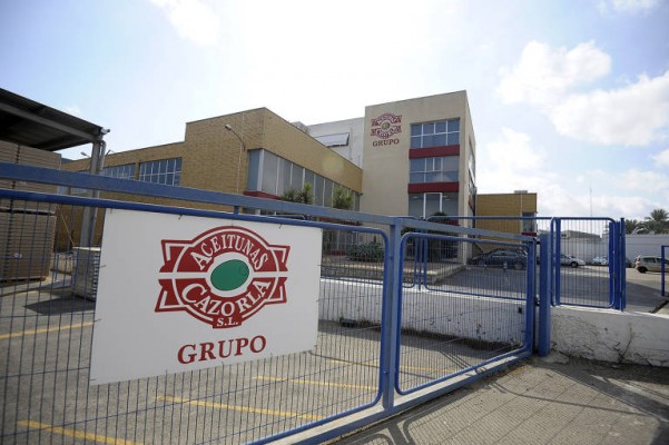 Aceitunas Cazorla distribuirá conservas de tomate a través de la extremeña Tomcoex