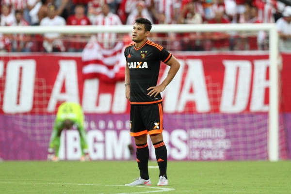 El VCF tiene hasta el 31 de diciembre para resolver el futuro de Vinícius Araujo