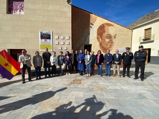Orihuela homenajea a sus víctimas en campos de concentración con 