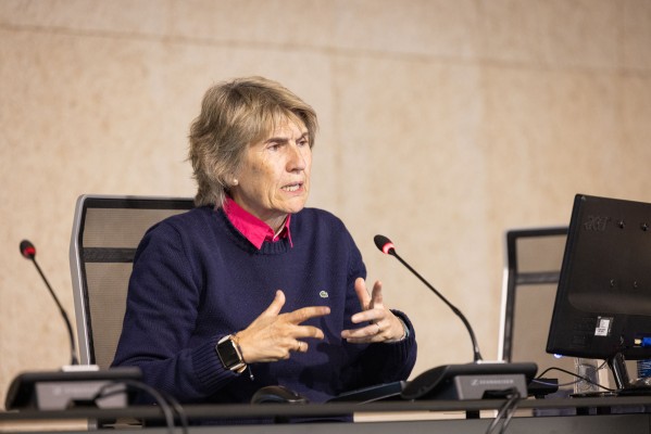 Paloma del Río reivindica a l'UJI el tractament informatiu igualitari de l'esport femení