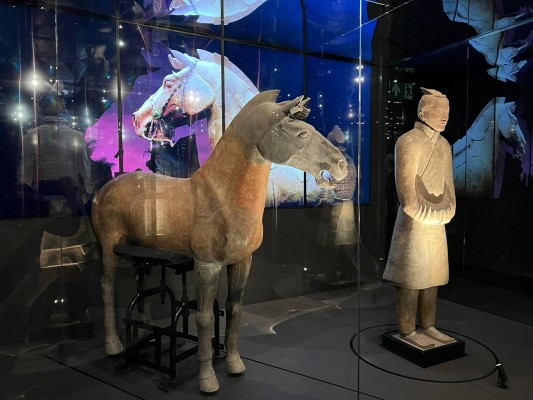 Un milenio de historia de China y su 'más allá' revive en el MARQ con los Guerreros de Xi'an 