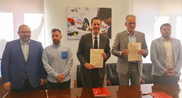 Elda y Generalitat sellan un acuerdo para construir viviendas públicas en el entorno del castillo