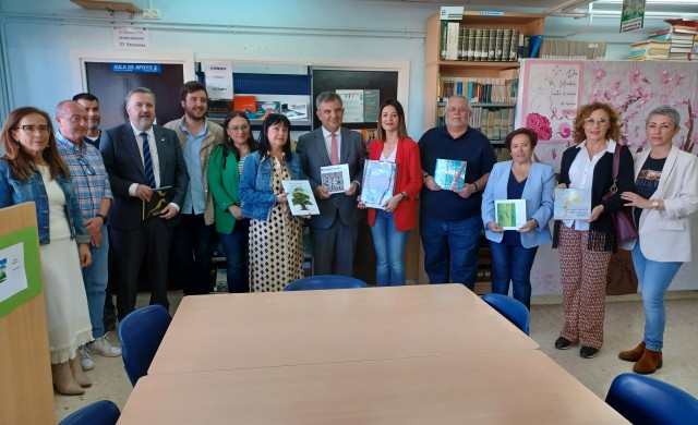 La colección de libros 'Ricardo Codorníu' sobre el medio natural en la Región llega a los centro de Secundaria