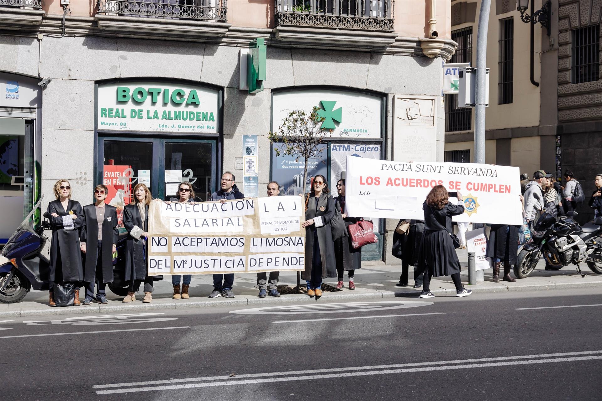 Los LAJ y el Ministerio de Justicia firman el acuerdo y ponen fin a la huelga indefinida
