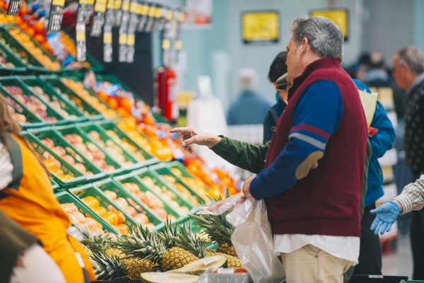 La Generalitat lanza un bono comercio de 90 euros para familias con rentas inferiores a 21.000 euros