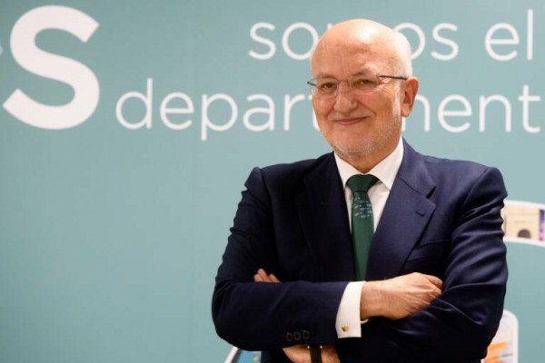 Juan Roig diversifica su estrategia y entra en fondos impulsados por emprendedores valencianos 