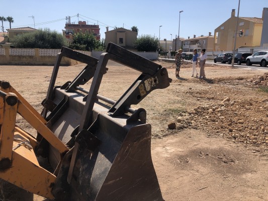 Almassora destina 7.600 euros en 140 plazas de parking en la playa y ultima un solar en Om Blanc
