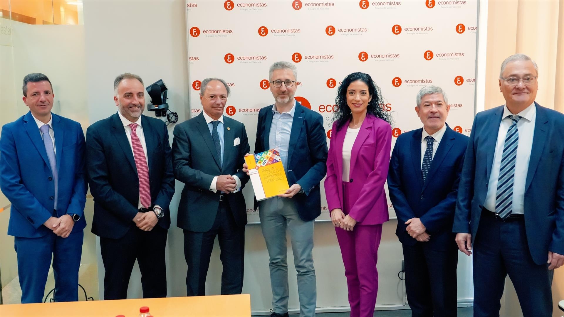 La Comunitat es la CCAA que más presión fiscal ejerce en IRPF a rentas altas y menos grava a las más bajas
