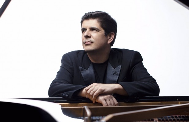 El pianista Javier Perianes ofrece  una selección de obras de Clara y Robert Schumann, Brahms y Granados