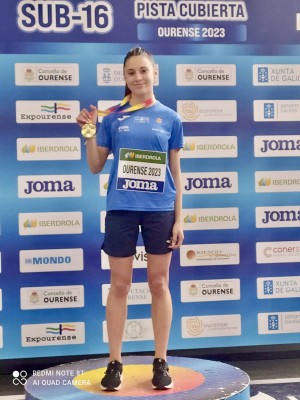 Luna Arnás cierra la pista cubierta con ocho récords de España