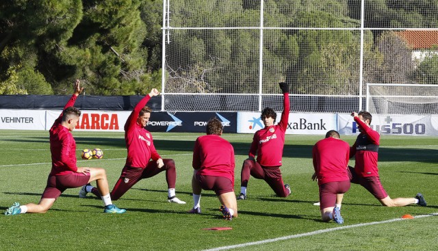 
El Atlético vuelve a entrenarse con siete jugadores del primer equipo