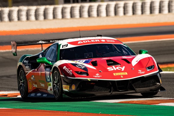 Eliseo Donno cierra el Ferrari Challenge con un doblete 