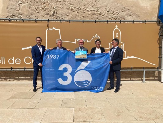 La Asociación de Educación Ambiental reconoce a El Campello por sus 36 años con bandera azul