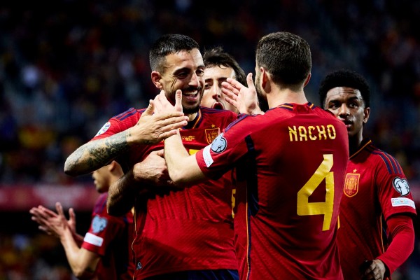 España vence en el estreno oficial de De la Fuente