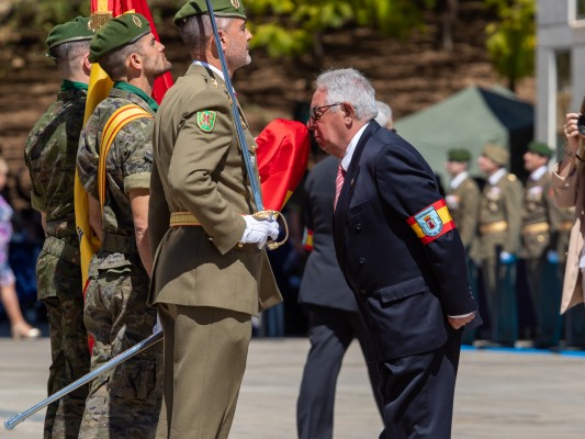 Benidorm acoge la jura de bandera civil en la que han participado cientos de personas