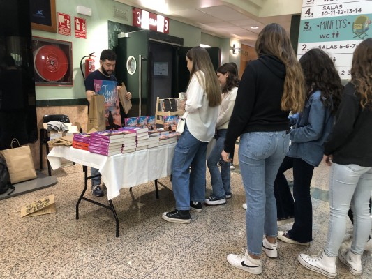 El fenómeno Joana Marcús arrasa en València