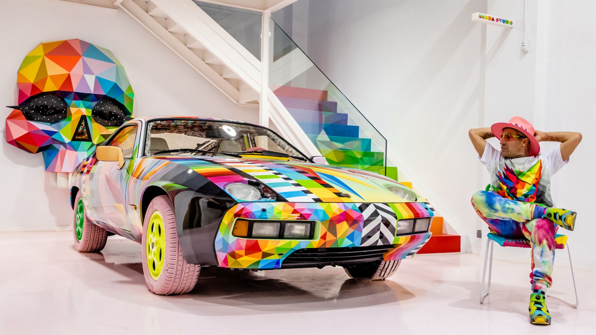 El Porsche 928 del artista Okuda San Miguel
