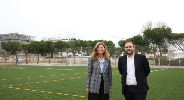 Reabre el campo de fútbol de Gran Vía tras concluir el cambio de césped con 480.000 euros