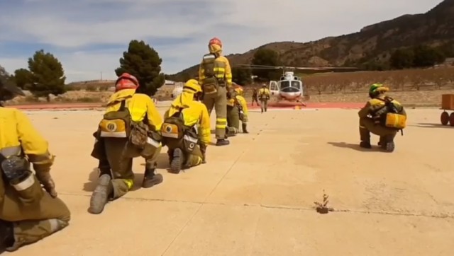 La Región envía 28 bomberos, un helicóptero y ocho vehículos al incendio forestal de Castellón y Teruel