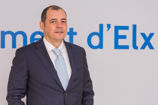 El nuevo concejal de Vox en Elche, Pedro Linero, solicita la dedicación parcial