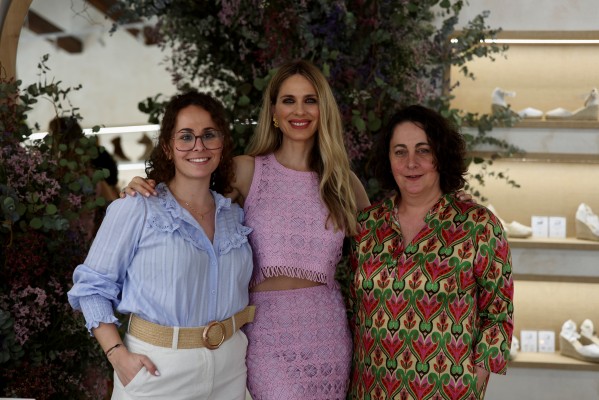 Alhamas, la alpargata que conquistó a Jill Biden, abre su primera tienda en Alicante