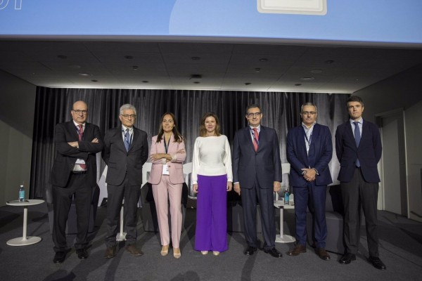 Aecoc denuncia que faltan 200.000 transportistas en España y que el 70% supera los 50 años de edad