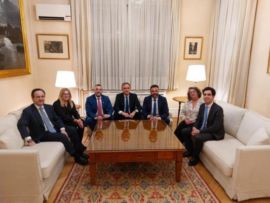 Benlloch es reuneix amb l'ambaixador en el Consell d'Europa per reforçar el valor dels pobles 