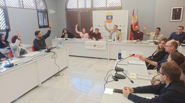 Sant Joan aprueba que el Ayuntamiento asuma la subida del recibo del agua