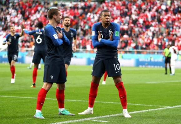 Mbappé se obstina en limar asperezas con Griezmann tras ser nombrado capitán

