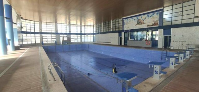 Una empresa en causa de disolución se adjudica decenas de cantinas en institutos y piscinas