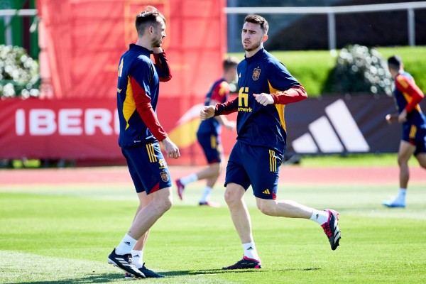 España cierra su prepraración con Laporte pero sin Bryan Gil
