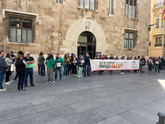 Trabajadores de Marina Salud protestan ante la Generalitat y piden el desbloqueo de su convenio