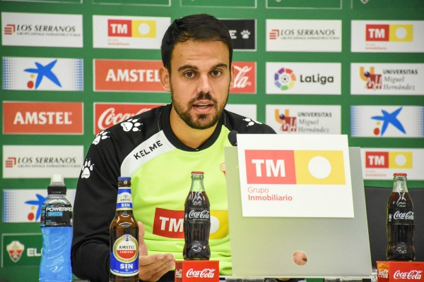 Matilla cree que el Elche recibe demasiados goles para ocasiones que recibe

