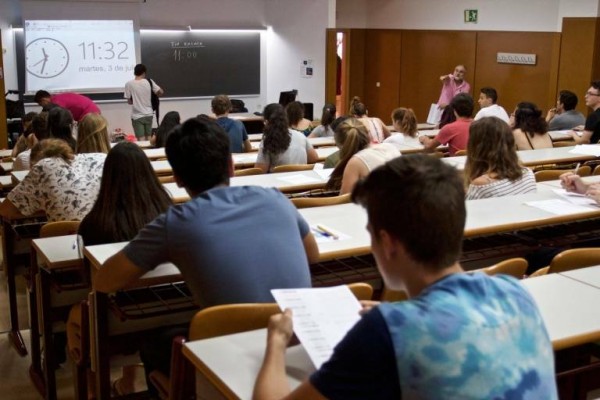 La LOSU entra en vigor el 12 de abril: huelga para estudiantes y fin a los colegios mayores segregados
