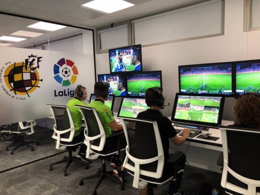 La RFEF saca a concurso el VAR con la posible inclusión del fuera de juego semiautomático