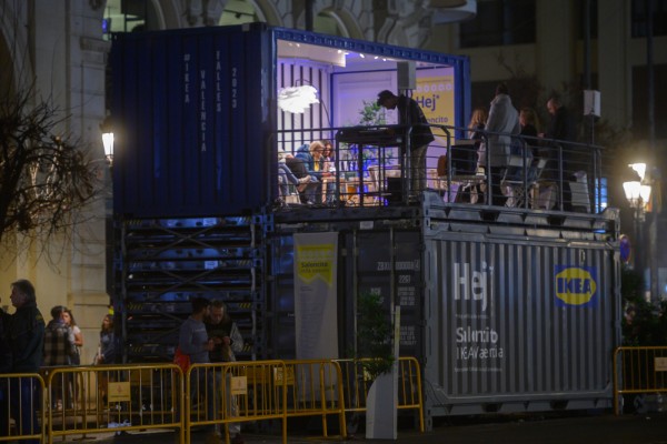 El Bando Fallero prohibía instalaciones como la terraza de Ikea en la plaza del Ayuntamiento