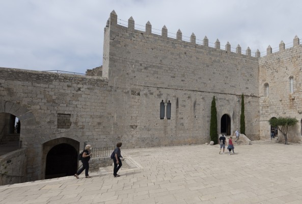 Arqueólogos encuentran una bomba napoleónica en el castillo de Peñíscola