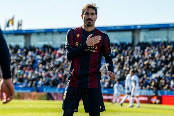 Campaña, a punto de entrar en top 10 de jugadores con más partidos Levante
