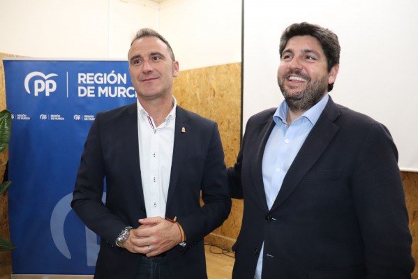 Tomás Baño, apoyado por López Miras, busca revalidar la victoria del PP en Librilla